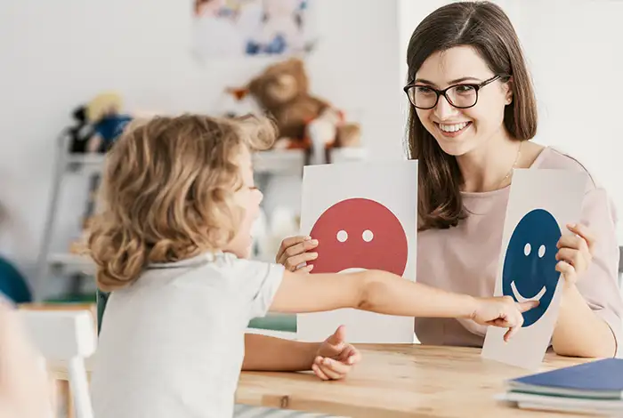 Cómo la Estimulación Magnética Transcraneal Repetitiva (EMTr) está Revolucionando el Tratamiento del Autismo 7 El autismo, o Trastorno del Espectro Autista (TEA), es un trastorno del neurodesarrollo que afecta la comunicación, el comportamiento y la interacción social.